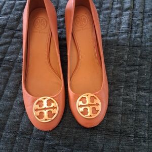 Tory Burch Chelsea Wedge with Gold Logo